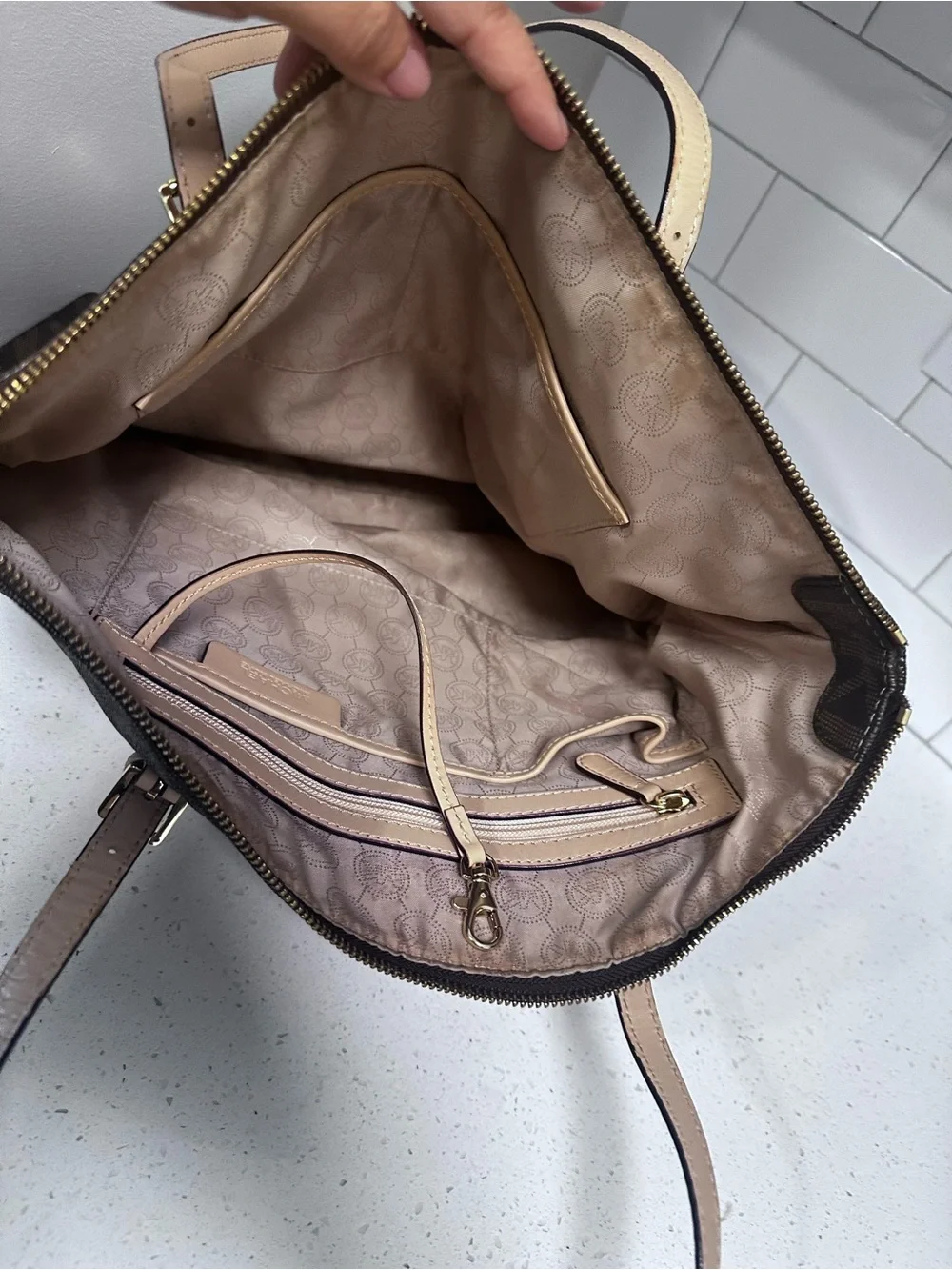 Michael Kors signature mk